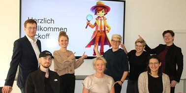 Auftakt im Projekt KARLA mit Vertr.-Prof. Dr. habil. Bastian Pelka, Lukas Baumann, Marie-Christin Lueg, Vertr.-Prof. Dr. Susanne Dirks, Dr. Stefanie Frings, Julia Nicklas, Lisa Andres und Cosima Nellen (v.l.n.r.). 